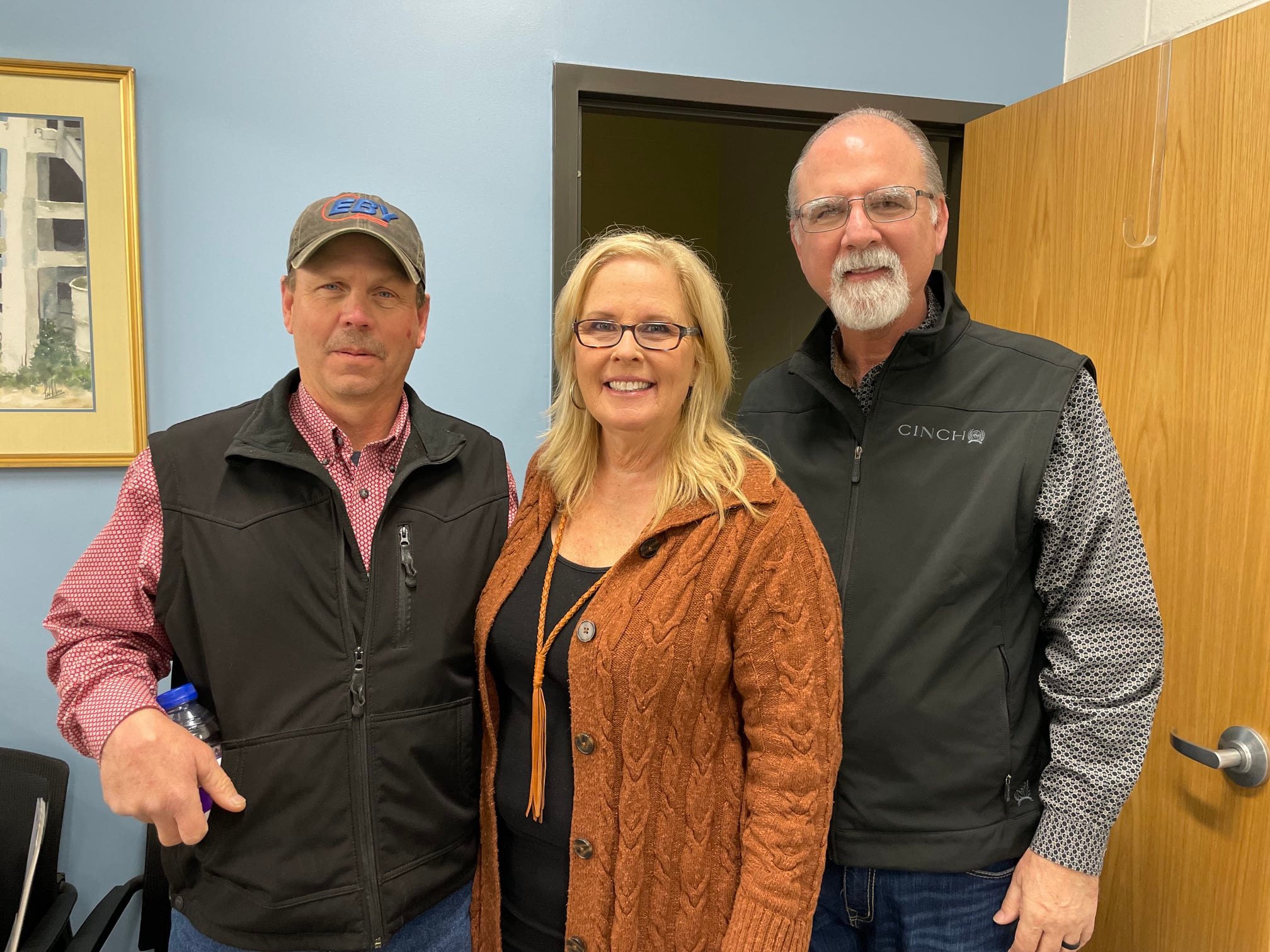 Sale Hosts and Hired Hand customers Mike Willinger with Elizabeth & Bill Hudson, Hudson Longhorns