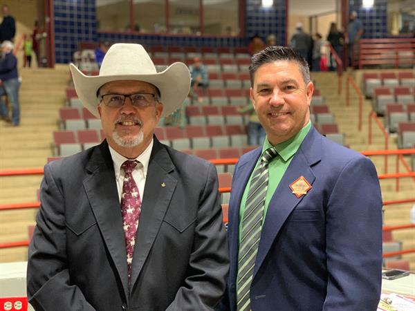 Auctioneer Joel Lemley with Sale Chair Russell Fairchild