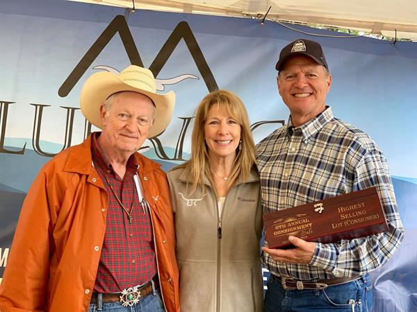 Sale Host and Hired Hand customer John Marshall with High Sellers and Hired Hand customer Suzanne and Brian Brett, Brett Ranch Sale Host and Hired Hand customer John Marshall with High Sellers and Hired Hand customer Suzanne and Brian Brett, Brett Ranch