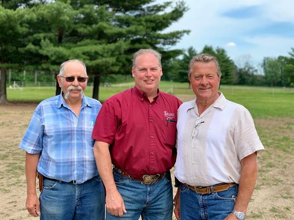 Sale Hosts and Hired Hand Customers Mike Theil, Church View Cattle Co, Dan Huntington, 5D Ranch and Dave Bilgrien